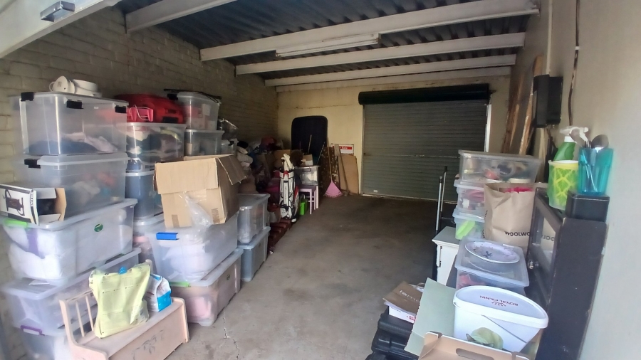 2 Bedroom Property for Sale in Langenhovenpark Free State